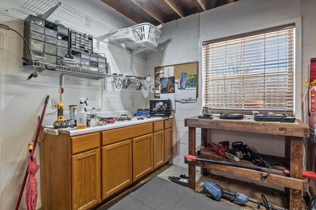 499 River Oaks Dr, New Johnsonville, TN 37134