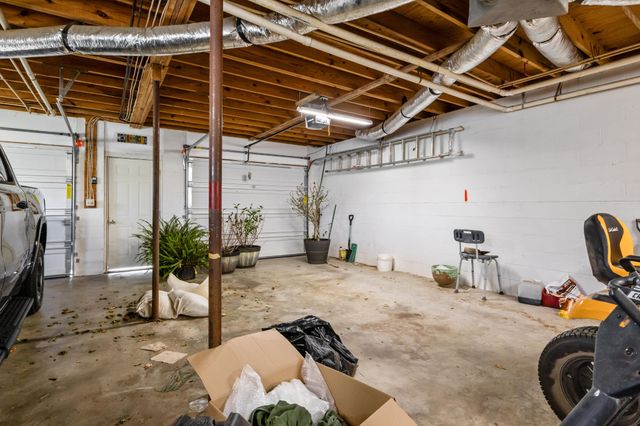 499 River Oaks Dr, New Johnsonville, TN 37134