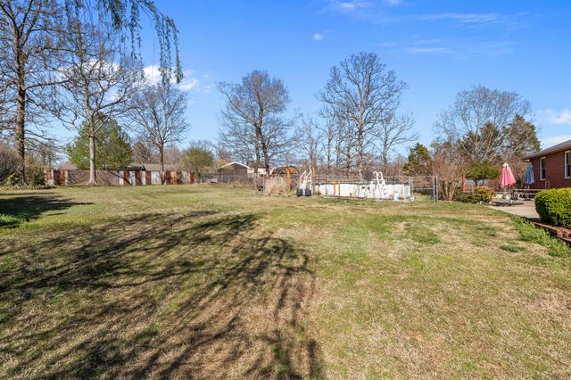 499 River Oaks Dr, New Johnsonville, TN 37134