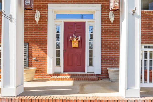 499 River Oaks Dr, New Johnsonville, TN 37134