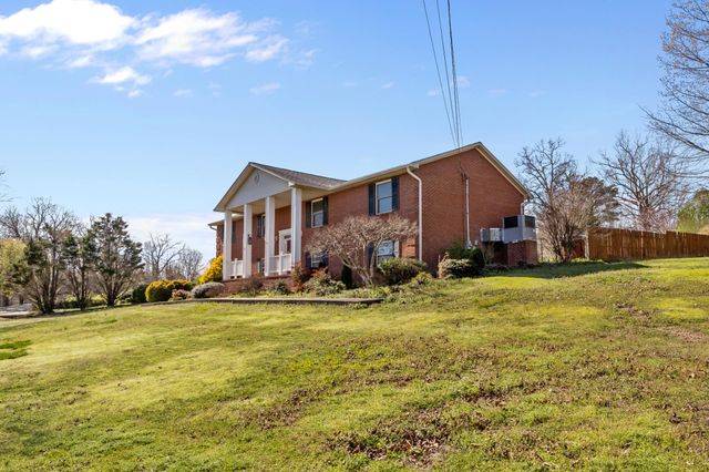 499 River Oaks Dr, New Johnsonville, TN 37134