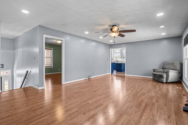 499 River Oaks Dr, New Johnsonville, TN 37134