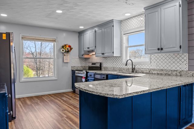 499 River Oaks Dr, New Johnsonville, TN 37134