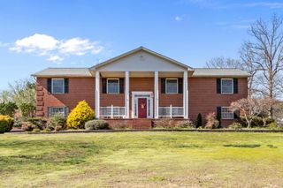 499 River Oaks Dr, New Johnsonville, TN 37134
