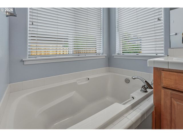 3622 WILD ROSE Loop, West Linn, OR 97068