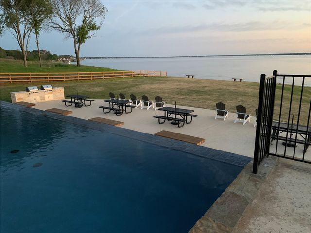 665 Calmwater Court, Mabank, TX 75143