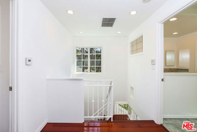 252 HAMPTON Drive E, Venice, CA 90291