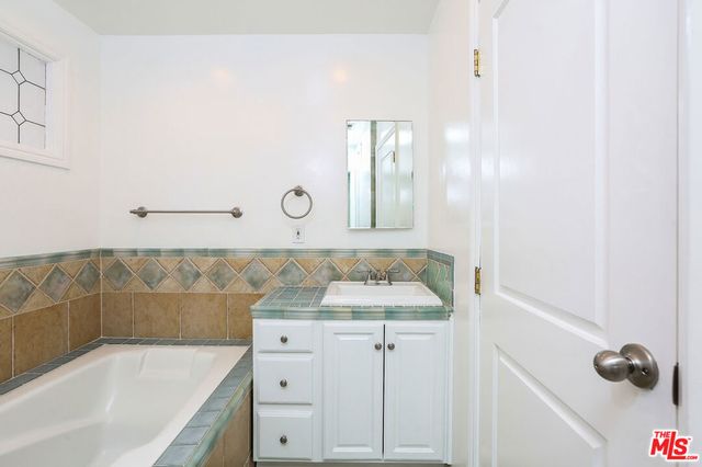 252 HAMPTON Drive E, Venice, CA 90291