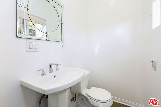 252 HAMPTON Drive E, Venice, CA 90291