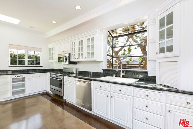 252 HAMPTON Drive E, Venice, CA 90291