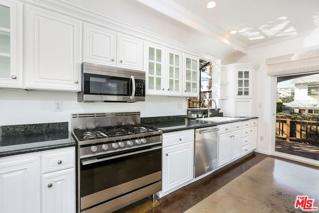 252 HAMPTON Drive E, Venice, CA 90291