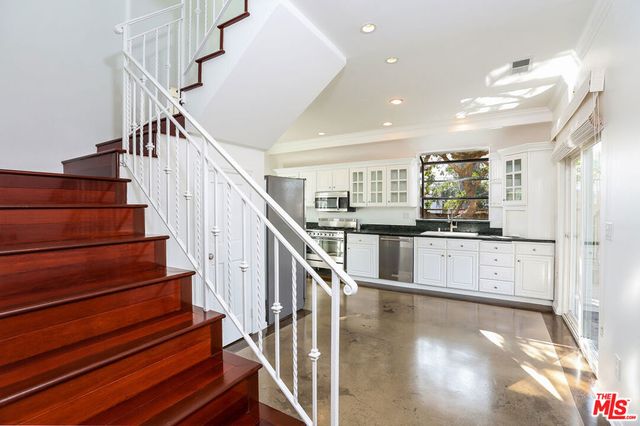 252 HAMPTON Drive E, Venice, CA 90291