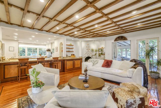 707 N Bedford Drive, Beverly Hills, CA 90210