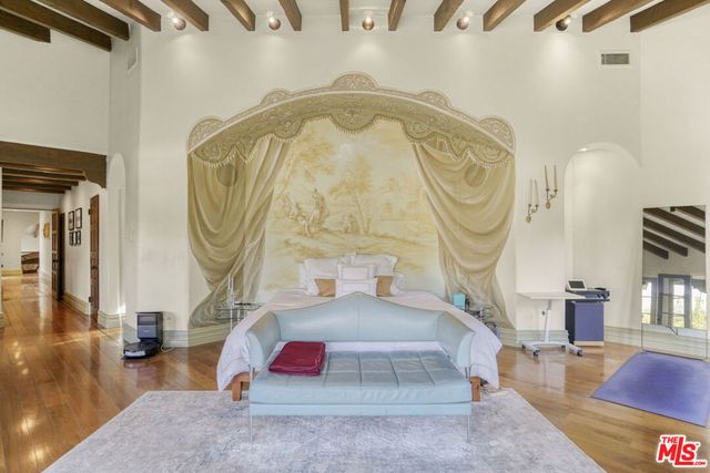 707 N Bedford Drive, Beverly Hills, CA 90210