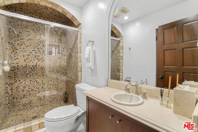 707 N Bedford Drive, Beverly Hills, CA 90210