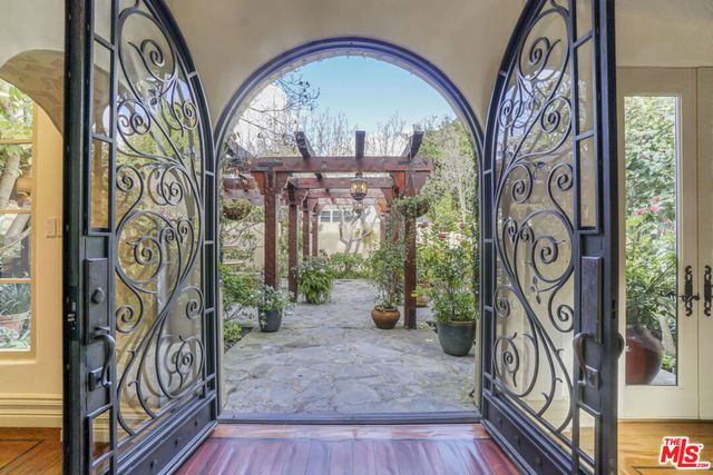 707 N Bedford Drive, Beverly Hills, CA 90210