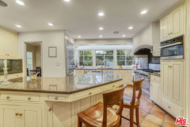 707 N Bedford Drive, Beverly Hills, CA 90210