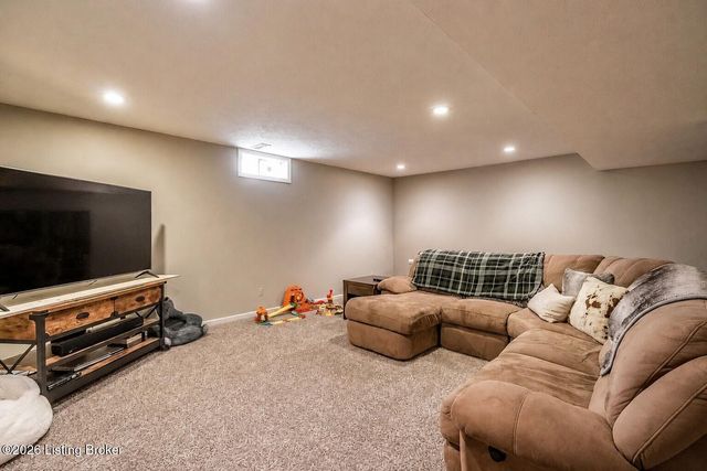 5312 Silver Wing Blvd, Louisville, KY 40241