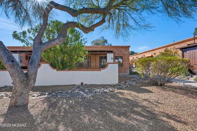 341 W Camino Penasco Apt B, Green Valley, AZ 85614