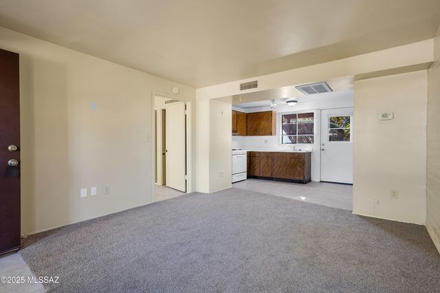 341 W Camino Penasco Apt B, Green Valley, AZ 85614