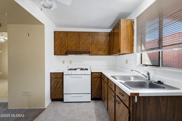 341 W Camino Penasco Apt B, Green Valley, AZ 85614