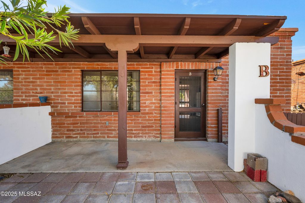 341 W Camino Penasco Apt B, Green Valley, AZ 85614