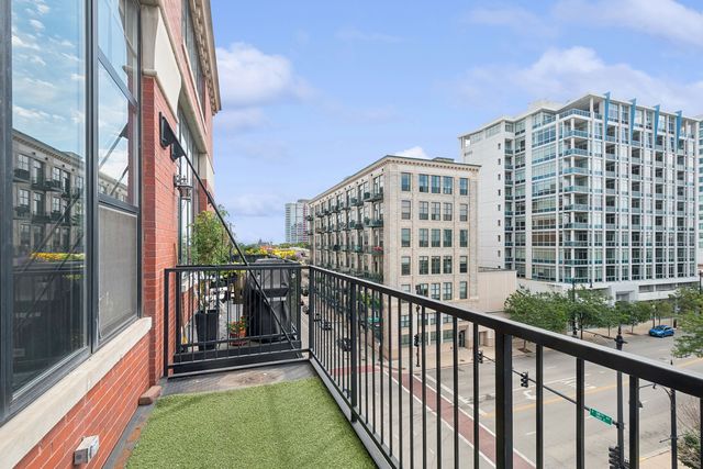 70 E 18th Street 4E, Chicago, IL 60616