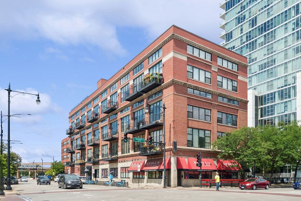 70 E 18th Street 4E, Chicago, IL 60616