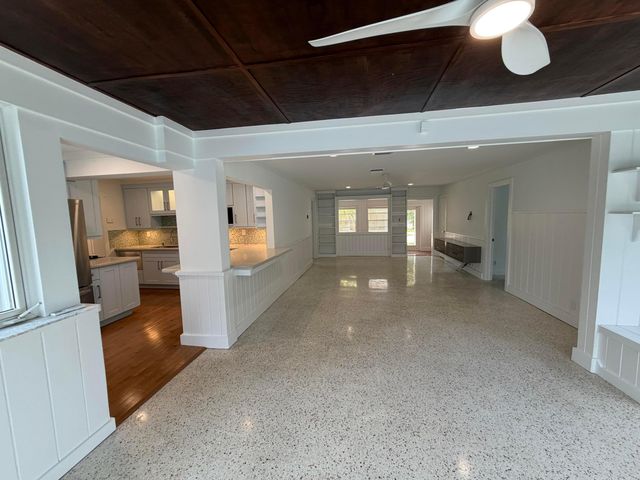 204 S Seacrest Circle, Delray Beach, FL 33444