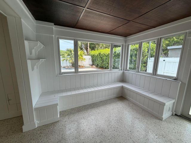204 S Seacrest Circle, Delray Beach, FL 33444