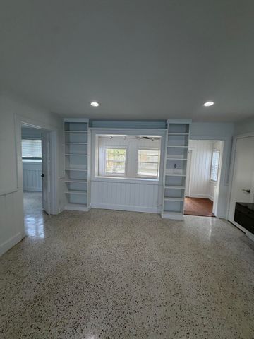 204 S Seacrest Circle, Delray Beach, FL 33444