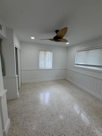204 S Seacrest Circle, Delray Beach, FL 33444