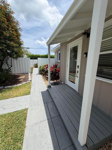 204 S Seacrest Circle, Delray Beach, FL 33444