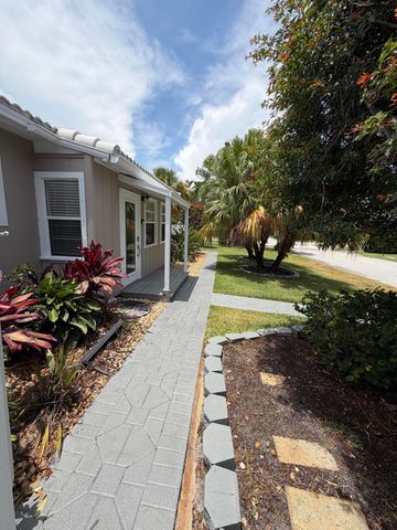 204 S Seacrest Circle, Delray Beach, FL 33444