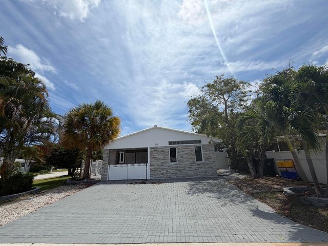 204 S Seacrest Circle, Delray Beach, FL 33444
