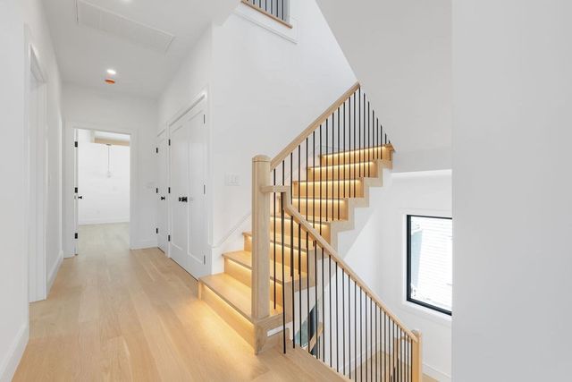 1597 Centre St. 1597, Newton, MA 02461