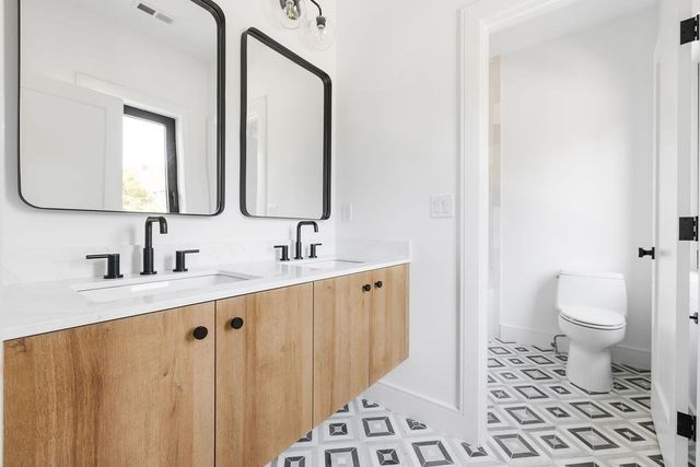 1597 Centre St. 1597, Newton, MA 02461