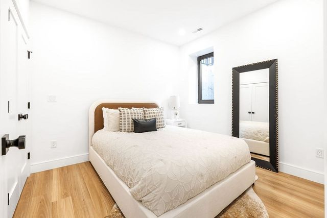 1597 Centre St. 1597, Newton, MA 02461