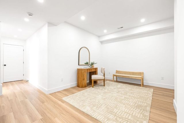 1597 Centre St. 1597, Newton, MA 02461