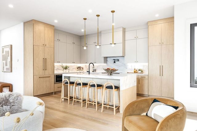 1597 Centre St. 1597, Newton, MA 02461