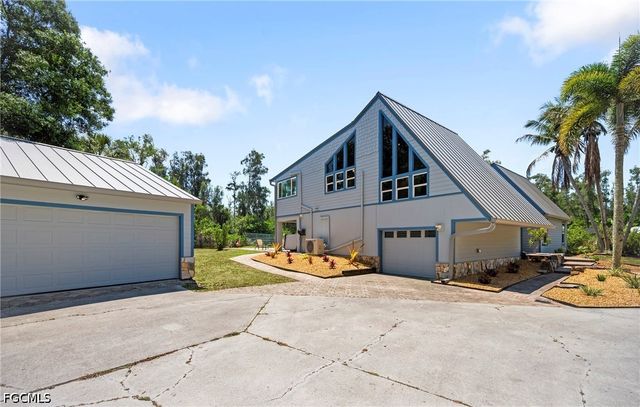 6268 Foxfire LN, Fort Myers, FL 33912