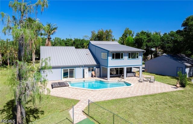 6268 Foxfire LN, Fort Myers, FL 33912