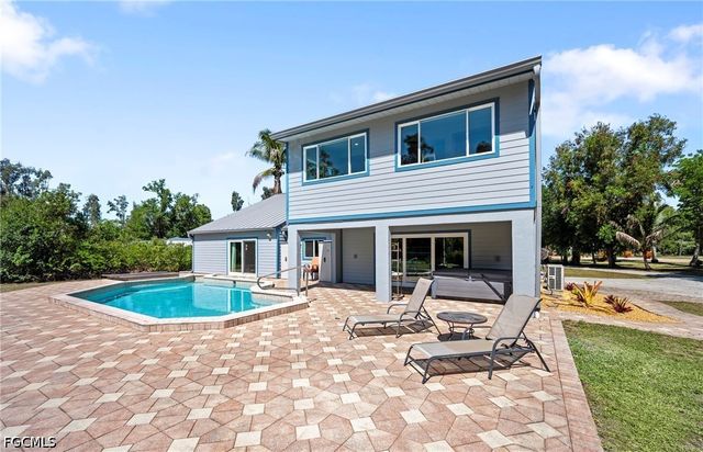 6268 Foxfire LN, Fort Myers, FL 33912
