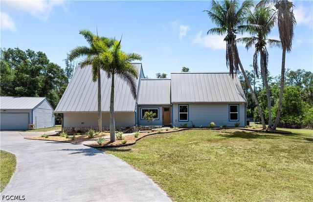 6268 Foxfire LN, Fort Myers, FL 33912