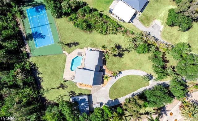 6268 Foxfire LN, Fort Myers, FL 33912