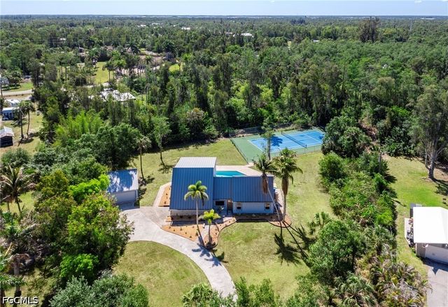 6268 Foxfire LN, Fort Myers, FL 33912