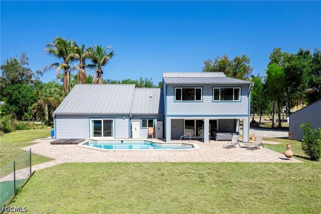 6268 Foxfire LN, Fort Myers, FL 33912