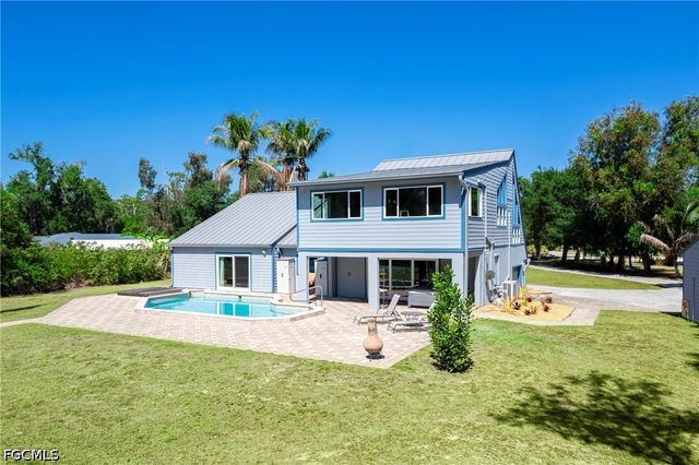 6268 Foxfire LN, Fort Myers, FL 33912