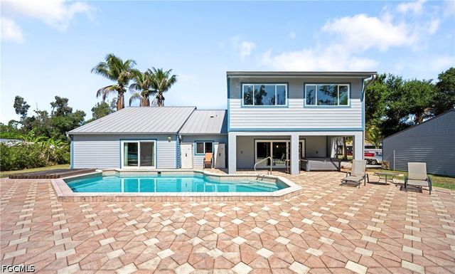 6268 Foxfire LN, Fort Myers, FL 33912