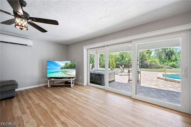 6268 Foxfire LN, Fort Myers, FL 33912